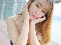 女人脱去所有东西让男人拍照视频