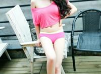 美女光衣服裤子的时候