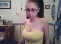 美女床头喘动图故事