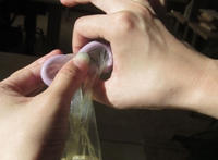 蔡依林演示女用避孕套 女士避孕套使用演示