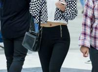 女生长腿穿长裤照片