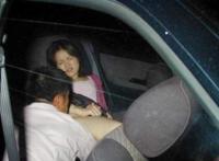 男生女生在车里做恶心 男生女生把衣服热吻视频