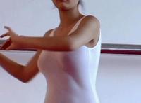 斯嘉丽约翰逊被捏胸图gif