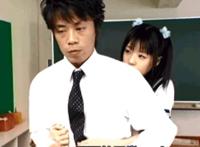 50多岁霸占母女二人 美女床头娇喘息