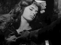 gif男的在女的里边抽动动图动漫男抱着女坐着的图片