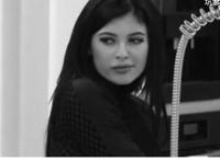 男生吻了嘴之后吻脖子到胸