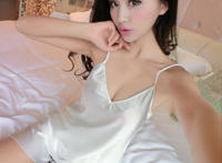 穿睡衣的女孩下沟凸凹图片