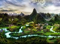 奇幻的山村小河围绕美丽图片