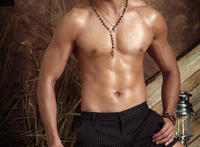 男人鸟鸟出血 肌肉男图片