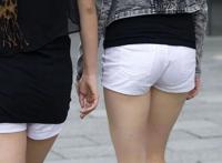 美女热舞蹈短裤初中