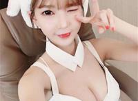 韩国美女主播阿英超短裤劲舞视频