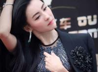 张柏芝身穿低胸上衣 张柏芝穿黑色透视装