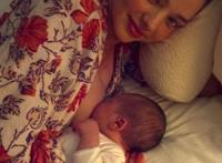 奶太多涨奶视频 真人真胸挤奶