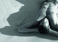 武警肌肉男大蛋蛋 帅哥不穿泳裤凸起图