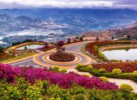 湖坝上面的转盘公路风景图片