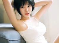 18岁女生不穿衣裳裤子的样子