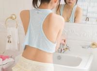 看看美女不穿衣裳和裤子 正常16岁女生胸是什么样子