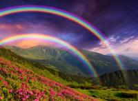 山腰上两道彩虹唯美图片