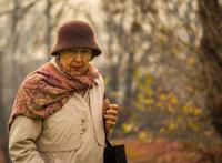 入冬的俄罗斯老太太肖像图片 入冬的俄罗斯老太太肖像图片