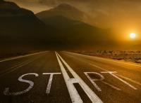 start赛车跑道昏暗图片