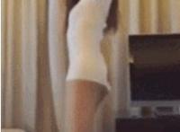 跪下口gif 跪下 含住 按着头 黄暴污gif