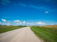 田野公路蓝天图片