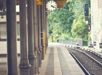 有情怀的火车月台图片