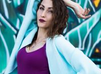 风情多姿的欧美性感曲线女人图片