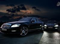 夜晚奔驰轿车高清素材图片