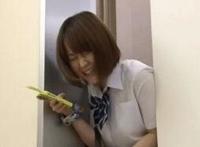 卡墙里被h 女的卡在电梯 屁股 女生屁股卡在电梯里