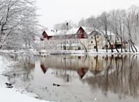 刚下完雪的小河木屋唯美图片