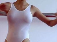 老公体罚老婆疼到哭方法 老公用带刺的避孕套