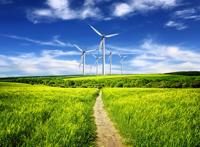 绿油油的农田上高大的风车图片