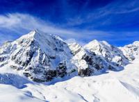 终年积雪的雪山风景图片