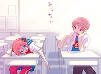 一个女生趴在桌子上睡觉漫画图片