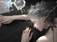 军哥腐漫之男军人自愿被扒裤子捏蛋