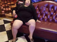 肥胖女孩ktv睡着表情图片