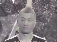 活的像个孤独患者 自我拉扯（丝袜套着头表情）