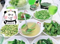 老实巴交（一桌子全是绿色蔬菜的盘子）