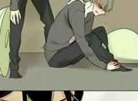 漫画中男主脚骨折图片