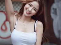 夏天衣服少的美女