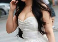 街拍: 微胖的女孩看起来才有味道,