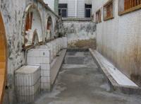 老式学校厕所图片