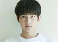 清新时尚男生发型 