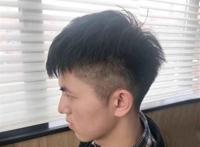 夏天男生剪发型,把额头露出来
