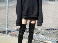 男生穿过膝女靴图片