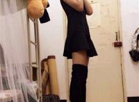 穿过膝靴的11岁小学生