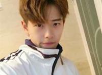 阳光帅气的校园小鲜肉头像