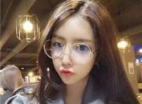 戴眼镜的女生头像12岁