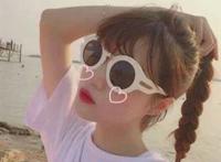 女生头像戴眼镜